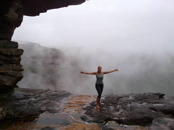 Local onde o rio cai para formar os 380 metros da Cachoeira da Fumaça, próximo à vila do Capão, na Chapada Diamantina - BA